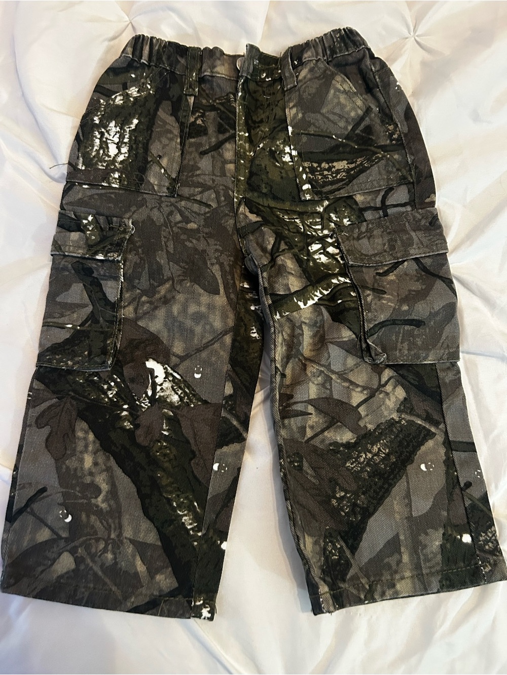 SHEIN Olive Green kids Camo Cargo pants. 3T